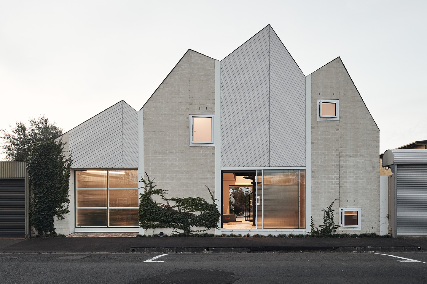 Capral's Project RaeRae House using Capral window and building systems.
