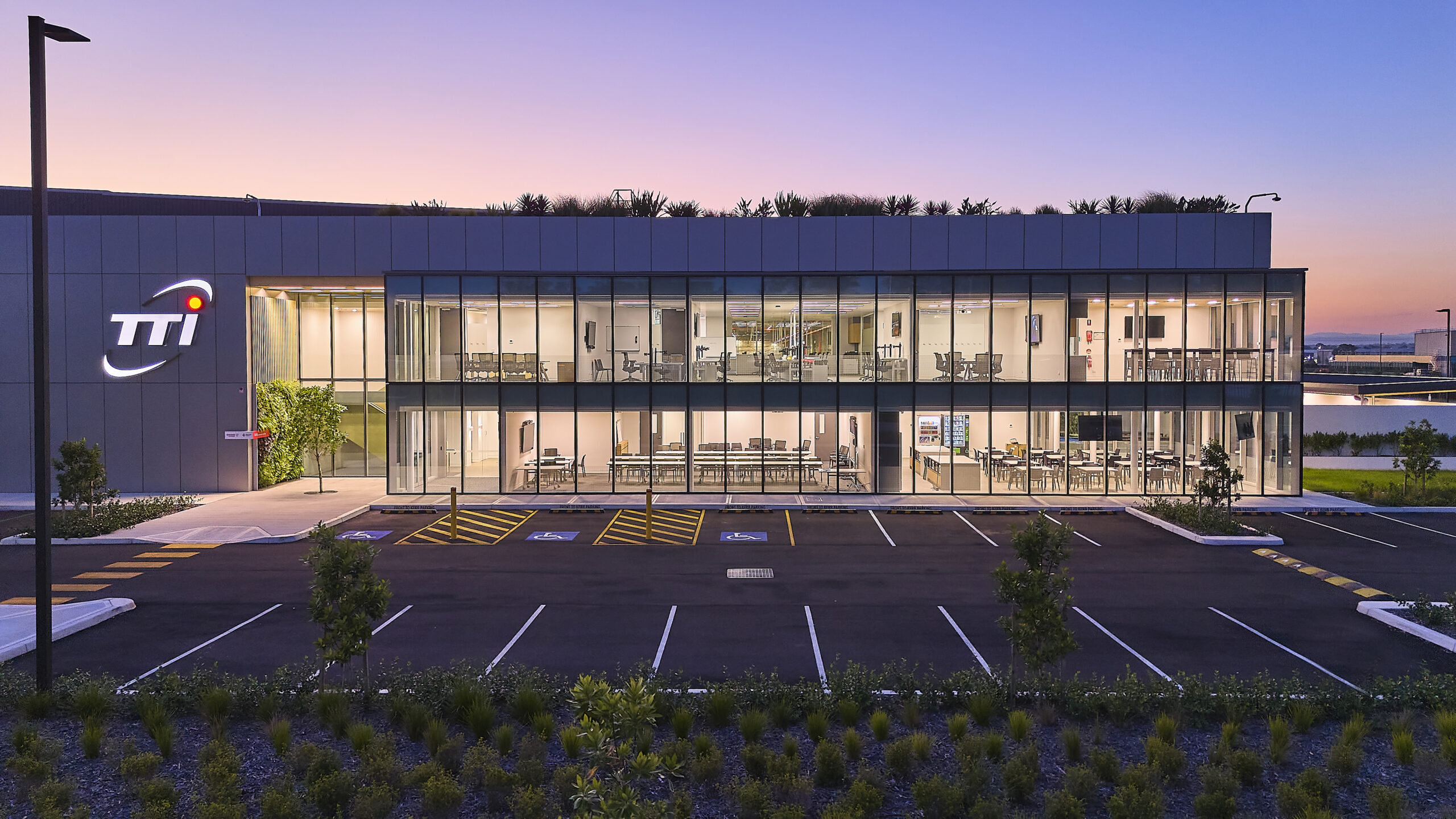 Hero Shot of commerical building Frasers Kemp Creek featuring capral's system: CW175